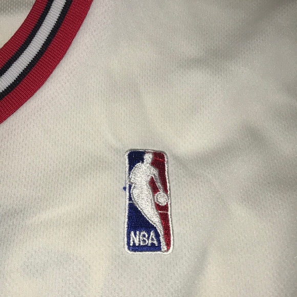 Authentic Adidas Chicago Bulls Jersey - Picture 4 of 6